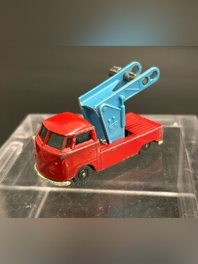 Vintage Volkswagen T1 Die-Cast Pickup Airport Luggage Elevator Truck